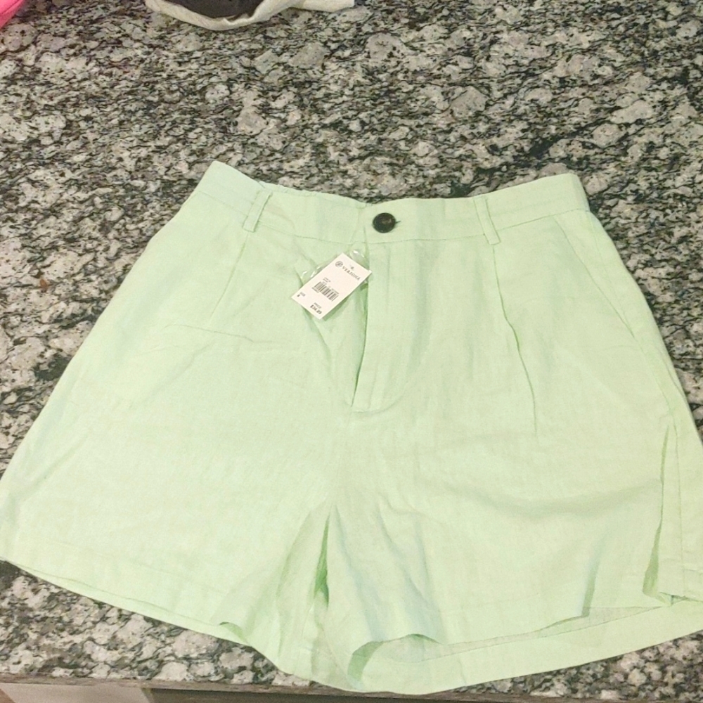 Versona High-Waisted Shorts